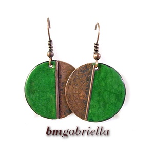 Vidám Felemás - zöld tűzzománc fülbevaló - egyedi tervezésű kézműves ékszer, Ékszer, Fülbevaló, Lógó fülbevaló, Ötvös, Tűzzománc, MESKA