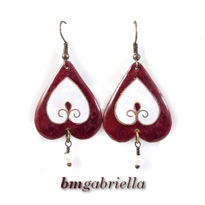 Gyöngyöm, szívem - tűzzománc fülbevaló gyönggyel - ékszer - fülbevaló - lógó fülbevaló - Meska.hu