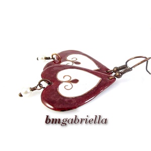 Gyöngyöm, szívem - tűzzománc fülbevaló gyönggyel - ékszer - fülbevaló - lógó fülbevaló - Meska.hu