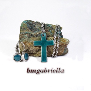 Tűzzománc ékszerszett - kereszt medál orvosi fém láncon és francia kapcsos fülbevaló - türkiz - Meska.hu