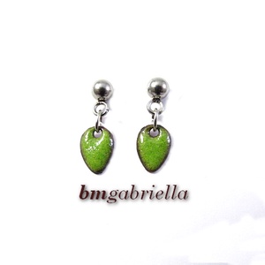 Apró csepp - világoszöld tűzzománc bedugós fülbevaló  - ékszer - fülbevaló - lógó fülbevaló - Meska.hu