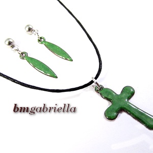 Tűzzománc ékszerszett - zöld kereszt medál és bedugós csepp fülbevaló - Meska.hu