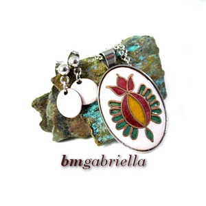 Nyíló tulipán ékszerszett- egyedi tűzzománc nyaklánc és fehér, lógós fülbevaló - ékszer - ékszerszett - Meska.hu