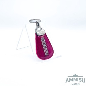 Sötét magenta lakk csepp alakú swarovski köves bőr kulcstartó H4003 - Meska.hu