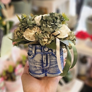 Farmernadrágos virágdísz - otthon & életmód - dekoráció - asztal és polc dekoráció - asztaldísz - Meska.hu