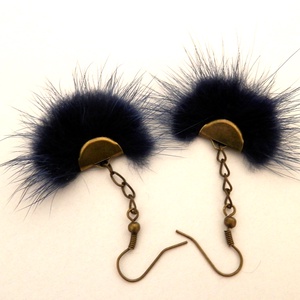 Szőrmés sötétkék fülbevaló - hosszított verzió - Meska.hu
