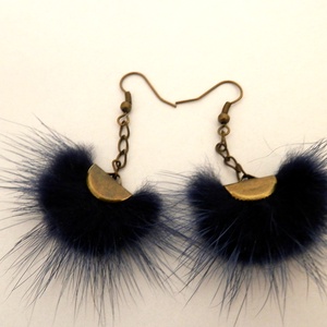 Szőrmés sötétkék fülbevaló - hosszított verzió - ékszer - fülbevaló - lógó fülbevaló - Meska.hu