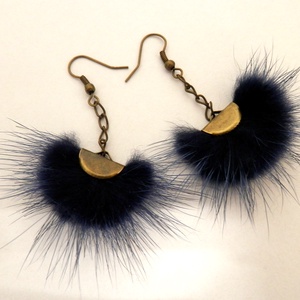 Szőrmés sötétkék fülbevaló - hosszított verzió - ékszer - fülbevaló - lógó fülbevaló - Meska.hu
