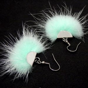 Szőrmés menta fülbevaló - Meska.hu