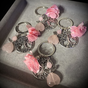 Rózsakvarc angyalkás kulcstartó életfa medállal - Meska.hu