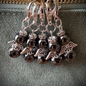 Hematit Angyalkás függő delfinkapoccsal, Táska & Tok, Kulcstartó & Táskadísz, Táskadísz, Ékszerkészítés, MESKA