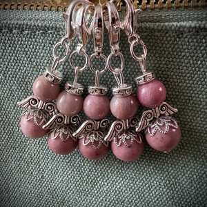 Rodonit Angyalkás függő delfinkapoccsal, Táska & Tok, Kulcstartó & Táskadísz, Táskadísz, Ékszerkészítés, MESKA