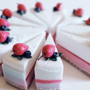 Eper torta szelet szappan - szépségápolás - szappan & fürdés - kézműves szappan - Meska.hu