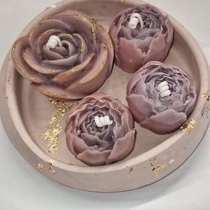 Rózsa alakú gyertyák dekoratív tálban  - otthon & életmód - gyertya, illat, aroma - gyertya - Meska.hu