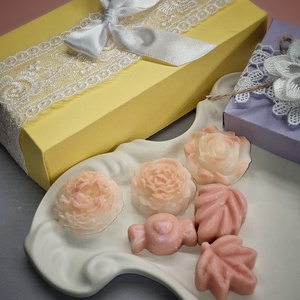 Nőnapi ajándékcsomag Illatviasz és Fülbevaló díszdobozban személyes üzenettel - ékszer - fülbevaló - lógó fülbevaló - Meska.hu