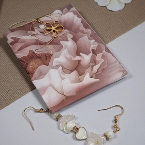 Ajándék nőknek � romantikus  fülbevaló elegáns dísztasakkal - ékszer - fülbevaló - lógó fülbevaló - Meska.hu