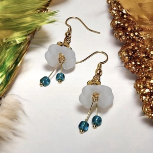 Nőnapi ajándékcsomag Illatviasz és Fülbevaló díszdobozban személyes üzenettel - ékszer - fülbevaló - lógó fülbevaló - Meska.hu