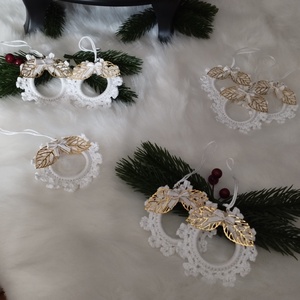 Karácsonyi karika, aranyleveles dísszel, masnival - Meska.hu
