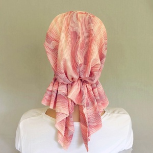 Kemoterápiás kendő - rózsaszín, krém mintás fejkedő - paróka helyett - daganatos betegség idején - ruha & divat - sál, sapka, kendő - kendő - Meska.hu