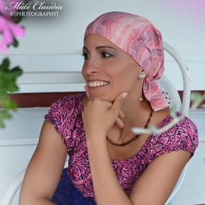 Kemoterápiás kendő - rózsaszín, krém mintás fejkedő - paróka helyett - daganatos betegség idején - ruha & divat - sál, sapka, kendő - kendő - Meska.hu