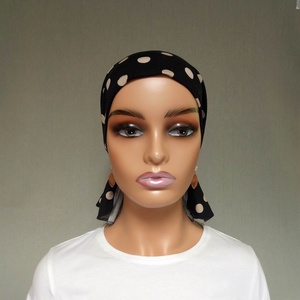 Kemoterápiás kendő - fekete alapon bézs pöttyös, pamut jersey fejkendő - paróka helyett daganatos betegeknek - ruha & divat - sál, sapka, kendő - kendő - Meska.hu