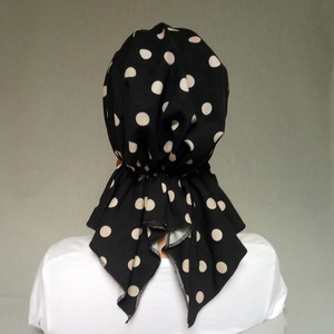 Kemoterápiás kendő - fekete alapon bézs pöttyös, pamut jersey fejkendő - paróka helyett daganatos betegeknek - ruha & divat - sál, sapka, kendő - kendő - Meska.hu