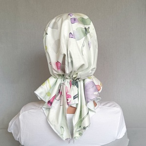 Kemoterápiás kendő - nagyon halvány krémszínű alapon színes, virágfürtös mintás, vékony fejkendő - paróka helyett - ruha & divat - sál, sapka, kendő - kendő - Meska.hu