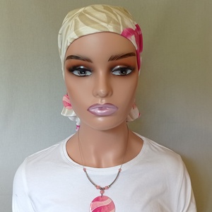 Kemoterápiás kendő - kárminvirágos, fehér pamut fejkendő - kemoterápiás kezelések idejére daganatos betegeknek - ruha & divat - sál, sapka, kendő - kendő - Meska.hu