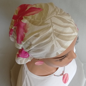 Kemoterápiás kendő - kárminvirágos, fehér pamut fejkendő - kemoterápiás kezelések idejére daganatos betegeknek - ruha & divat - sál, sapka, kendő - kendő - Meska.hu