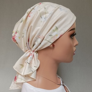 Kemoterápiás kendő - krém, virágmintás fejkedő - paróka helyett - daganatos betegség idején - ruha & divat - sál, sapka, kendő - kendő - Meska.hu