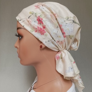 Kemoterápiás kendő - krém, virágmintás fejkedő - paróka helyett - daganatos betegség idején - ruha & divat - sál, sapka, kendő - kendő - Meska.hu