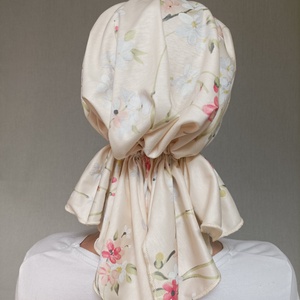 Kemoterápiás kendő - krém, virágmintás fejkedő - paróka helyett - daganatos betegség idején - ruha & divat - sál, sapka, kendő - kendő - Meska.hu