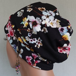 Sapka - Kemoterápiás sapka - fekete, cseresznyevirágos - daganatos kezelések idejére - ruha & divat - sál, sapka, kendő - kendő - Meska.hu