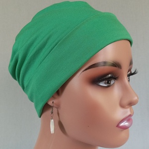 Sapka - Kemoterápiás sapka - fűzöld színű - daganatos kezelések idejére is - ruha & divat - sál, sapka, kendő - kendő - Meska.hu