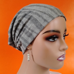 Sapka - Kemoterápiás sapka - világosszürke-sötétszürke csíkos -, paróka helyett - daganatos kezelések idejére is - ruha & divat - sál, sapka, kendő - kendő - Meska.hu