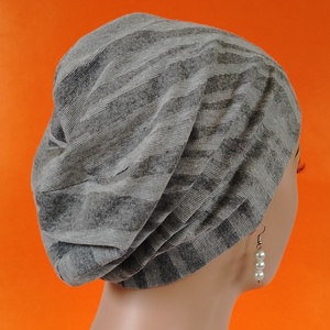 Sapka - Kemoterápiás sapka - világosszürke-sötétszürke csíkos -, paróka helyett - daganatos kezelések idejére is - Meska.hu