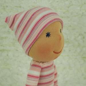 Waldorf jellegű marokbaba kislányoknak -Puha társ a mindennapokban, Játék & Sport, Baba & babaház, Játékbaba, babakellék, Baba-és bábkészítés, Varrás, MESKA
