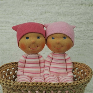 Waldorf jellegű marokbaba iker kislányoknak -Puha társ a mindennapokban, Játék & Sport, Baba & babaház, Játékbaba, babakellék, Baba-és bábkészítés, Varrás, MESKA
