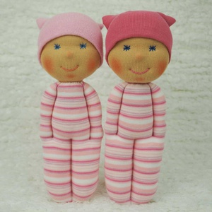Waldorf jellegű marokbaba iker kislányoknak -Puha társ a mindennapokban - játék & sport - baba & babaház - játékbaba, babakellék - Meska.hu