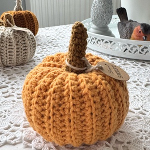 Amigurumi horgolt dísz tök - otthon & életmód - dekoráció - asztal és polc dekoráció - horgolt & csipketerítő - Meska.hu