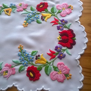 Hímzett terítő -  - Meska.hu