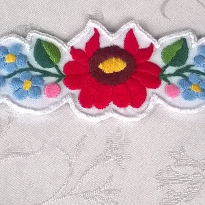 Hímzett karkötő - ékszer - karkötő - Meska.hu