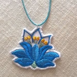 Türkiz virág - ékszer - nyaklánc - medál - Meska.hu
