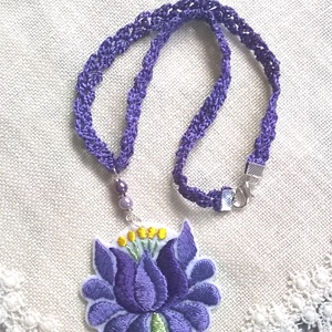 Lila nyaklánc - ékszer - nyaklánc - medálos nyaklánc - Meska.hu