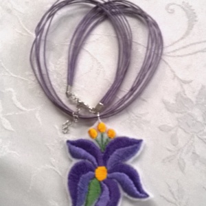 Lila nyaklánc - ékszer - nyaklánc - medálos nyaklánc - Meska.hu