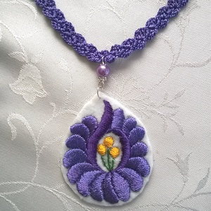 Lila nyaklánc - Meska.hu