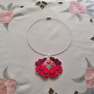 Matyó virág /nyaklánc/, Ékszer, Nyaklánc, Medálos nyaklánc, Ékszerkészítés, Hímzés, MESKA