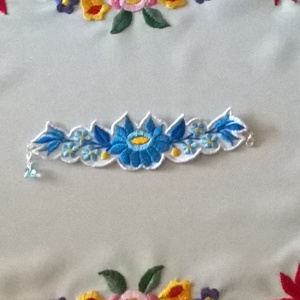 Kék hímzett karkötő - ékszer - karkötő - széles karkötő - Meska.hu