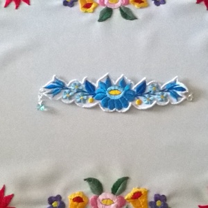 Kék hímzett karkötő - ékszer - karkötő - széles karkötő - Meska.hu