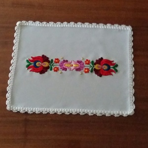 Matyó terítő - otthon & életmód - dekoráció - asztal és polc dekoráció - asztaldísz - Meska.hu